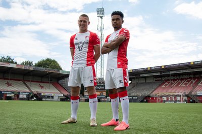 PERSBERICHT-Fritom-Group-nieuwe-broeksponsor-FC-Emmen-2048x1365